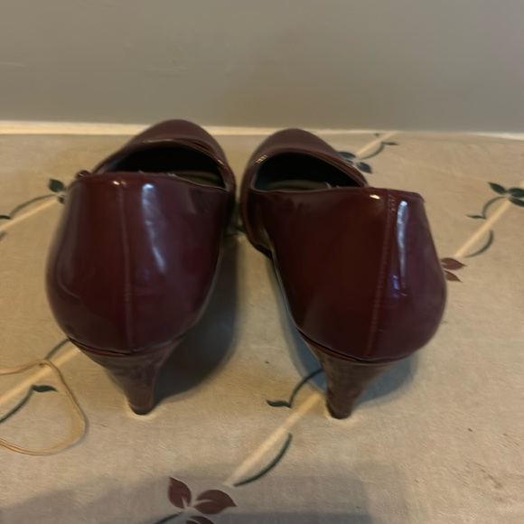 Divided Shoes - Picture 5 of 7